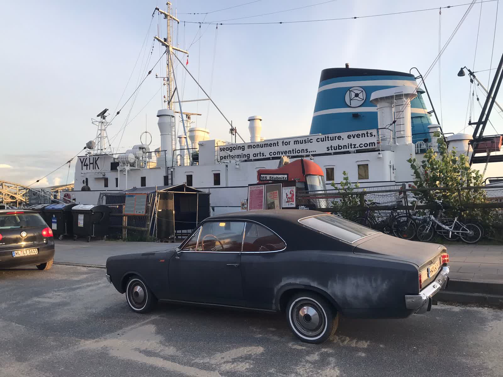 MSSTUBNIZ, installation view